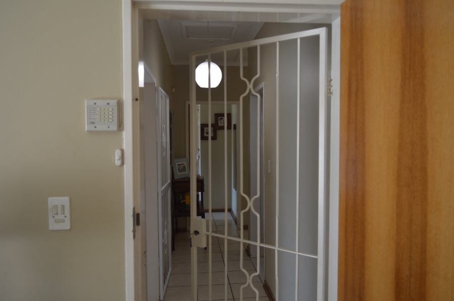 6 Bedroom Property for Sale in Flamwood North West